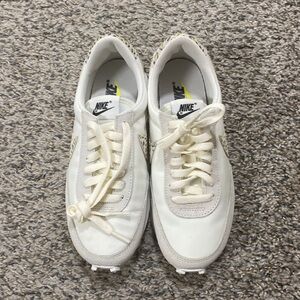 Nike Women's Daybreak White Leopard Sail Running Shoes Size 6 NWOT